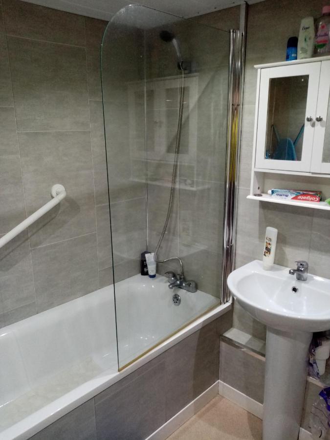 East Belfast Rooms Available Long Or Short Term Accommodation חדר תמונה